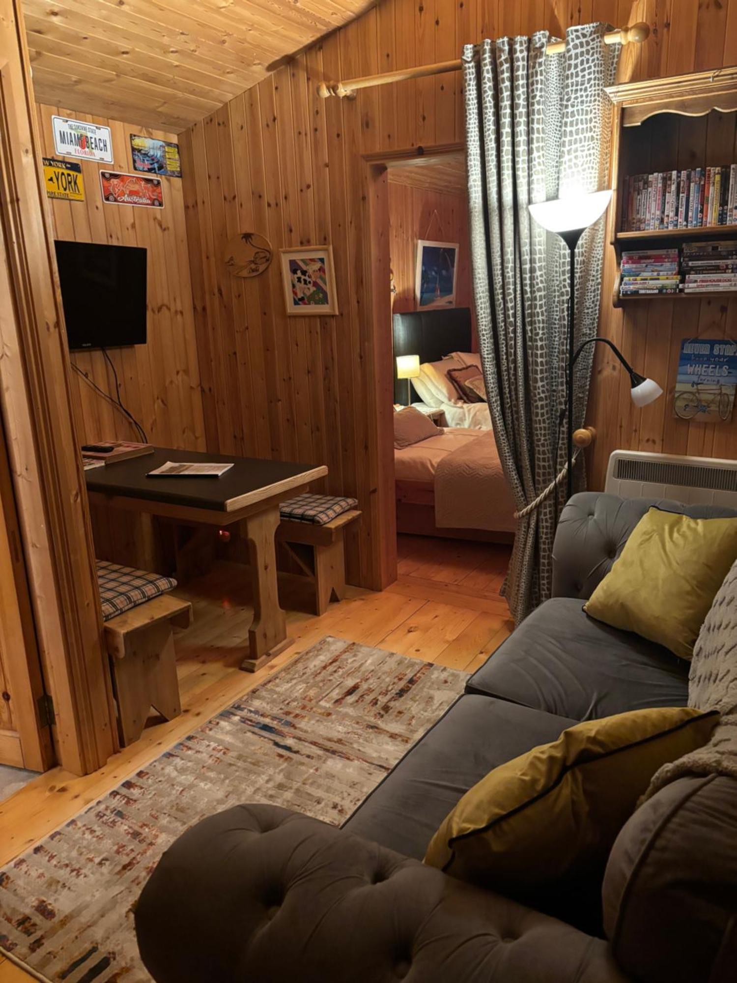Cosy Countryside Log Cabin Килкенни Экстерьер фото