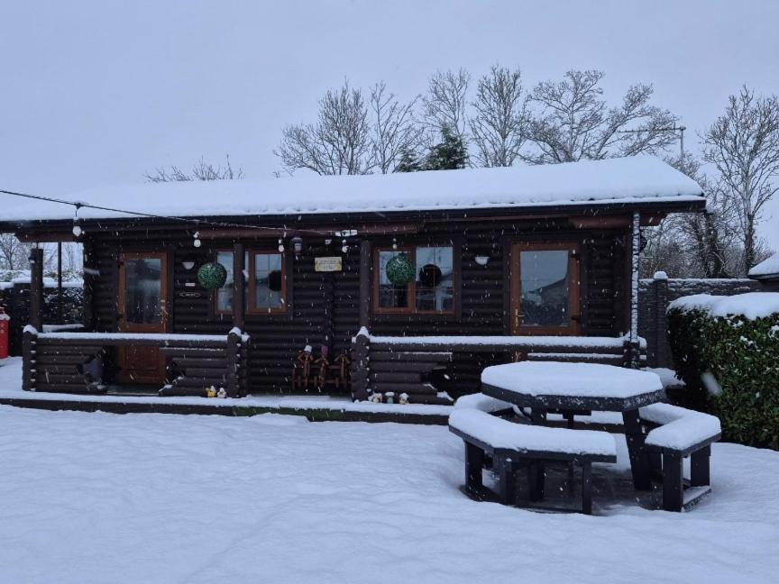 Cosy Countryside Log Cabin Килкенни Экстерьер фото