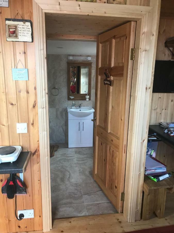 Cosy Countryside Log Cabin Килкенни Экстерьер фото
