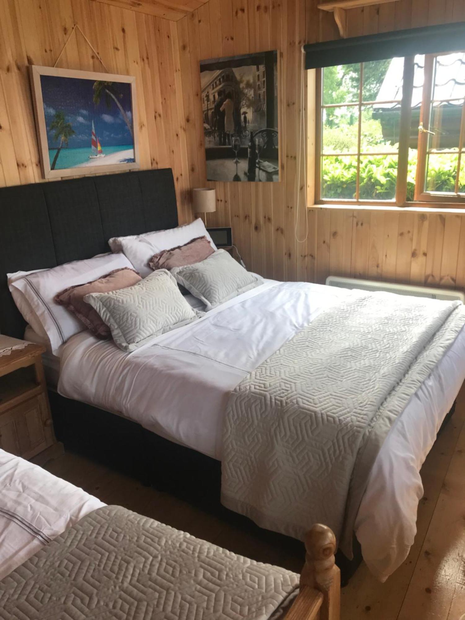 Cosy Countryside Log Cabin Килкенни Экстерьер фото
